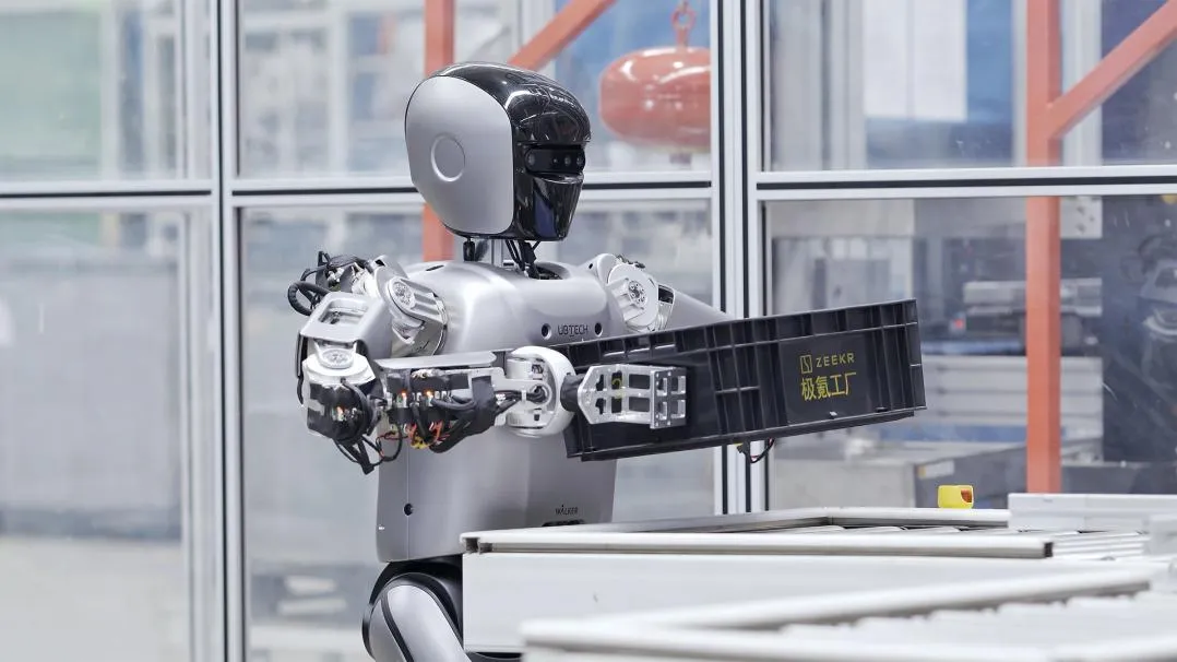 无锡首例仿生人形机器人“上岗” 智能机器人研发的新里程碑